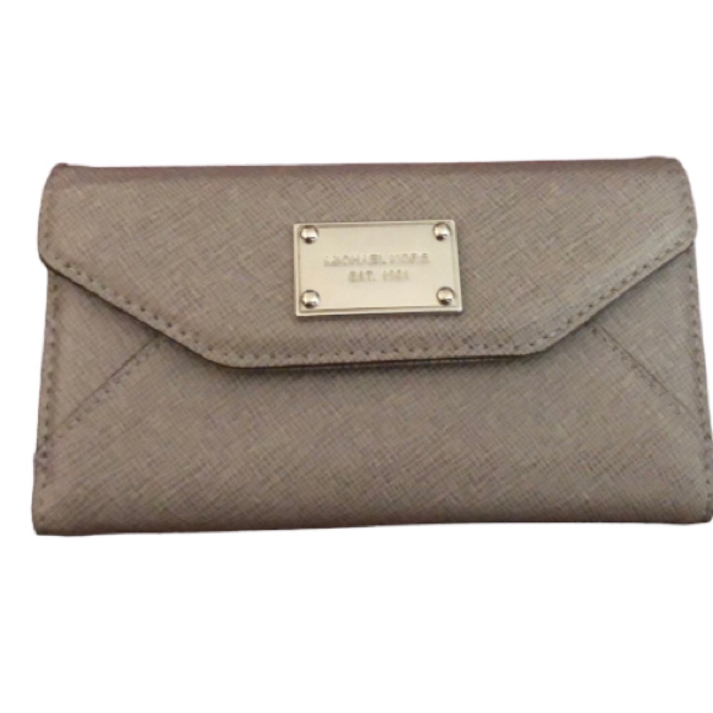 Micheal Kors silver saffiano mobile wristlet iPhone 5 case
